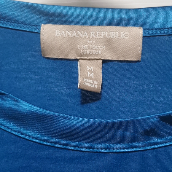Banana Republic Factory - Super Soft Tee with Satin Neckline - Picture 3 of 5